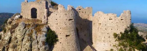 Il castello normanno del 1072 sulla vetta del Consolino
